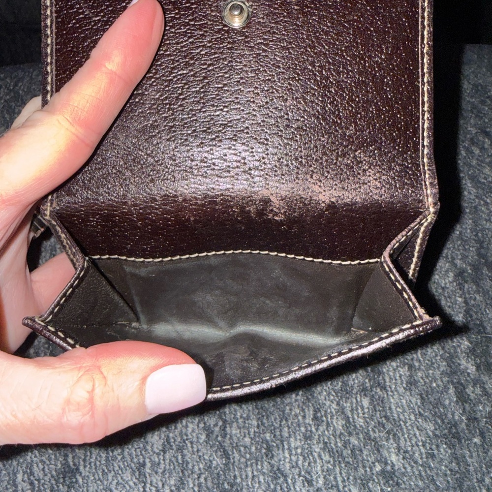 Gucci Beige Monogram Wallet with Green and Red Bow - Picture 6 of 8